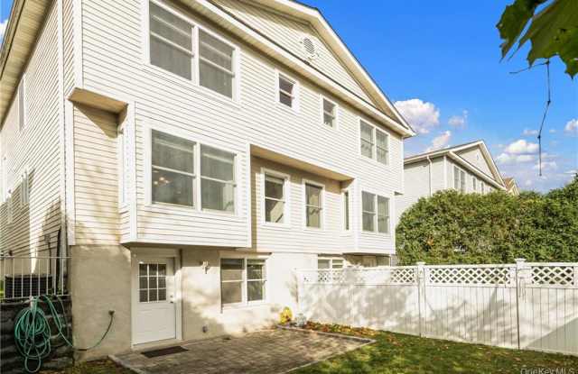 186 Woodside Ave Gallery 4