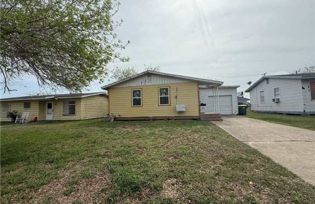 921 Oak Street photos photos