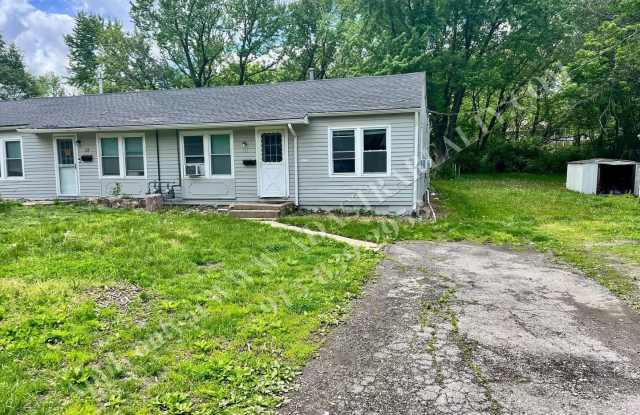 Cozy 2 Bed 1 Bath Duplex in OLATHE-Available NOW!! - 111 South Annie Street, Olathe, KS 66061