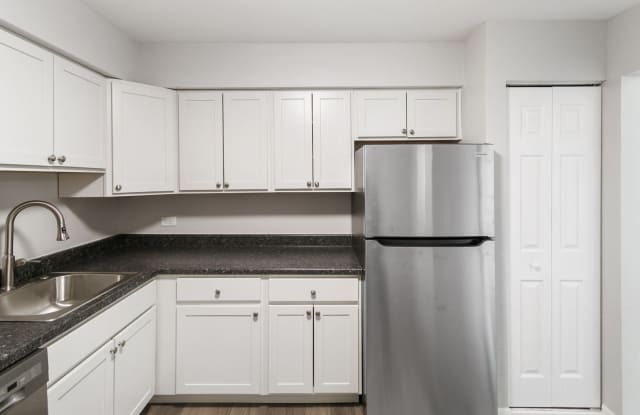 2 Bedroom 2 Bath Apartment in Libertyville Gallery 3