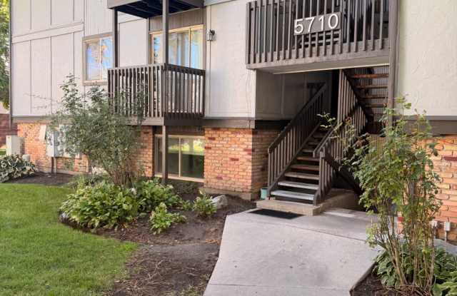 2 Bedroom 1 Bathroom Condo in the Heart of Murray Gallery 1