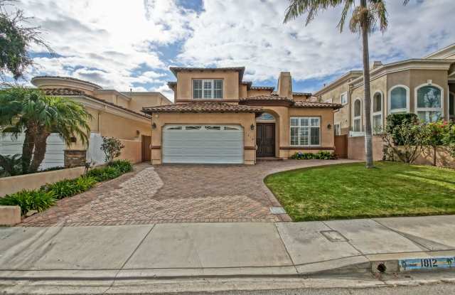 VERY SPACIOUS, BRIGHT  AIRY HOME W/ UNIQUE SUN ROOM, SPACIOUS REAR YARD/PATIO  2-CAR GARAGE CLOSE TO SCHOOLS, SHOPPING, FREEWAY ACCESS  5 MINS TO BEACH! photos photos