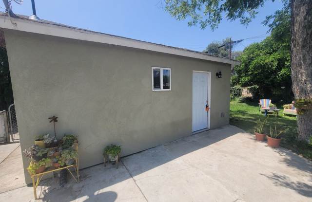 Single-Story 1-Bedroom Back House in Redlands! photos photos