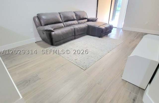 15495 Miami Lakeway N Gallery 4