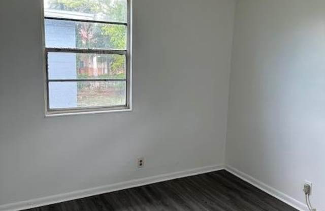 1729 LOGAN Street W Gallery 4