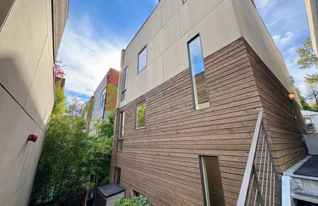 Beacon Hill Townhouse - 1522 18th Avenue South, Seattle, WA 98144