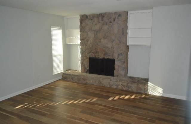 1119 Cozby Street E Gallery 2