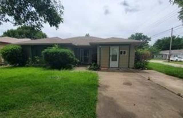 3135 maple Avenue photos photos