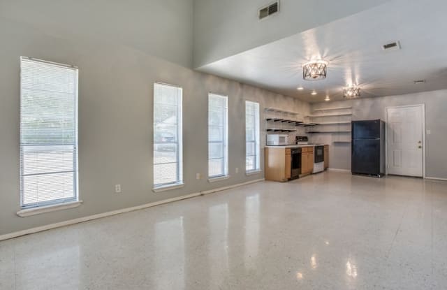 2610 Lubbock Avenue - 2610 Lubbock Ave, Fort Worth, TX 76109