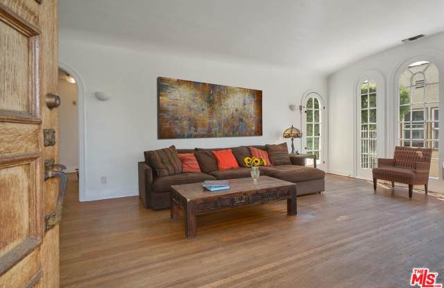 1200 MASSELIN Avenue Gallery 3