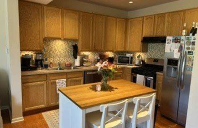 2058 LIMESTONE Lane Gallery 4