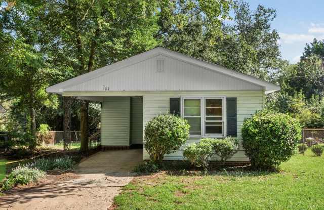Bungalow Cottage - Carrolton - 2 bedroom, 1 bath $1300.00 per month photos photos