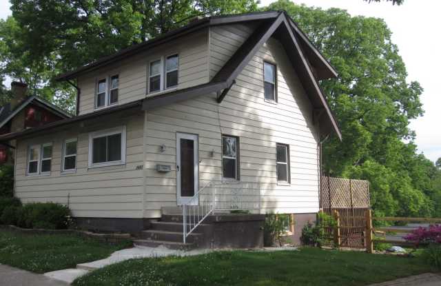 Updated 2 Bedroom 1.5 Bath in Pleasant Ridge photos photos