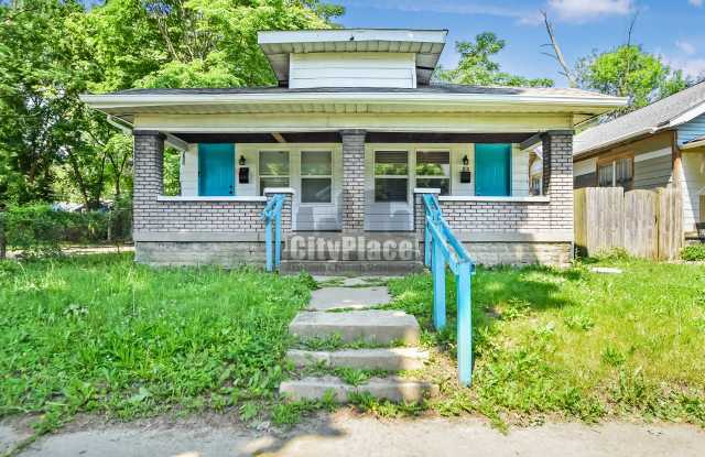 810 N Gladstone Ave photos photos