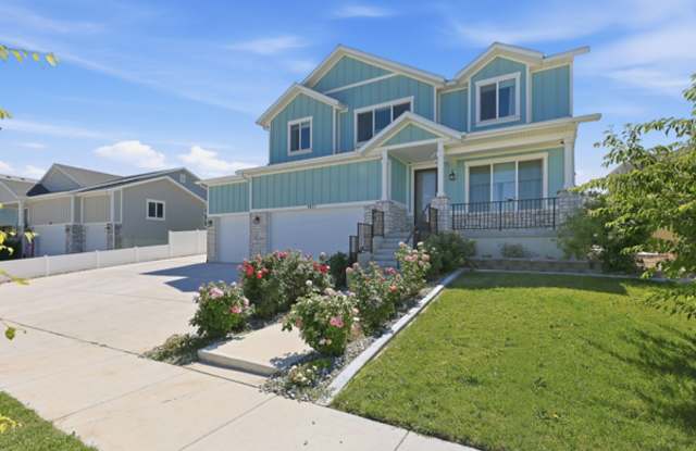 Large luxurious house with view of beautiful Utah Lake! Gallery 3