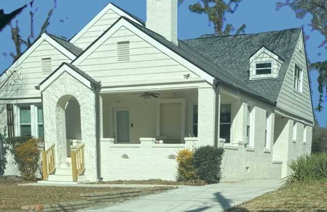 Beautifully appointed craftsman bungalow in Westend/Westview. photos photos