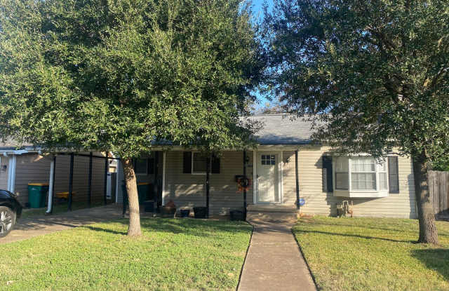 3 BEDROOM, PLUS OFFICE, BELTON ISD - 1217 North Penelope Street, Belton, TX 76513