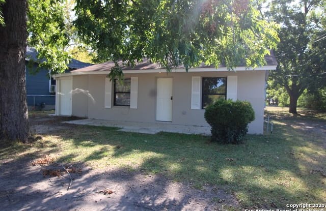 508 N VAUGHAN AVE - 508 North Vaughan Avenue, Seguin, TX 78155