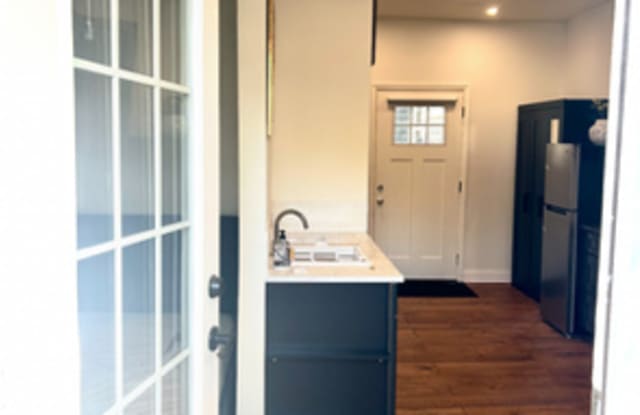 558 Lancaster St photos photos