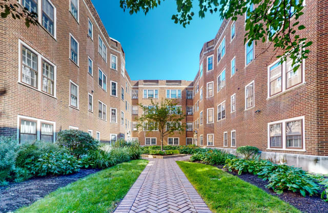 208 S Maple Avenue - 208 South Maple Avenue, Oak Park, IL 60302