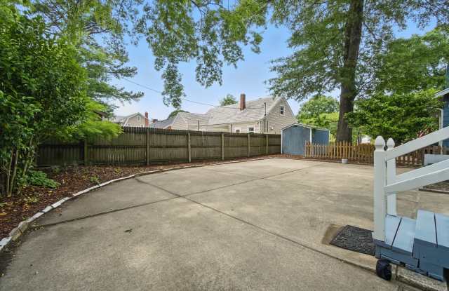 5611 Hampton Boulevard Gallery 3