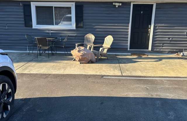 Nice 2 Bedroom 1 Bath Apartment above a salon. 1 Level - 1154 Tennessee 126, Walnut Hill, TN 37620 Nice 2 Bedroom 1 Bath Apartment above a salon. 1 Level - 1154 Tennessee 126, Walnut Hill, TN 37620