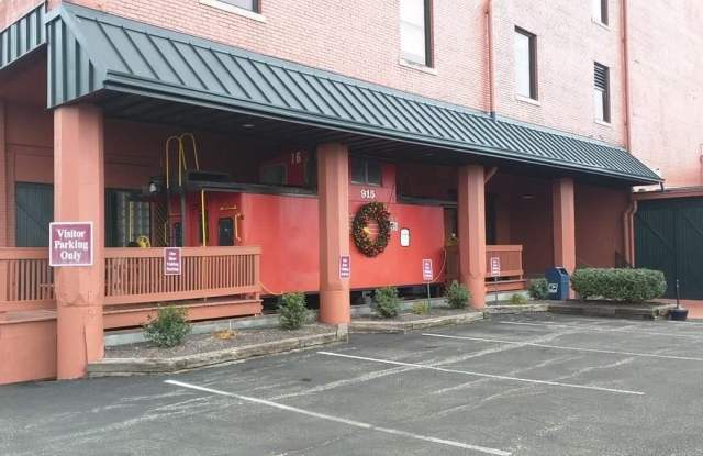 915 Main Street Gallery 4