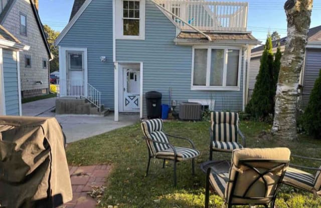 2112 12th St Upstairs - 2112 12th Street, Two Rivers, WI 54241