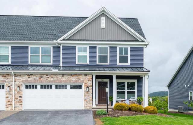 3-Bedroom, 2.5 Bathroom Townhouse in Kingston Village Gallery 1