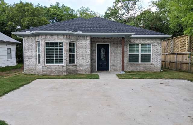 1411 S Walnut Street photos photos