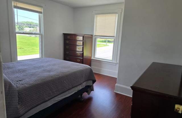 1216 W LINCOLN APT #3 HWY Gallery 3