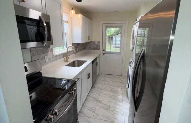 Beautiful renovated 3 bedroom 2 full bath home in Church Hill Gallery 3