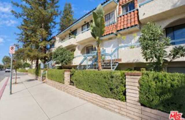 5352 Zelzah Avenue Gallery 2