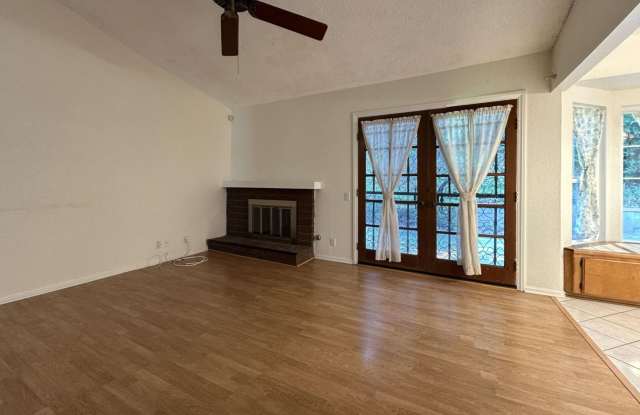 6064 Laura Ln. Beautiful 3 Bedroom 2 Bathroom Home in North San Bernardino! Gallery 4