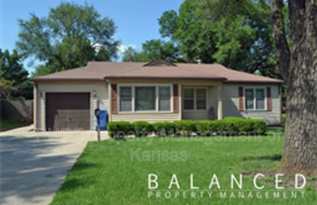 4822 SW 18th Terr - 4822 Southwest 18th Terrace, Topeka, KS 66604