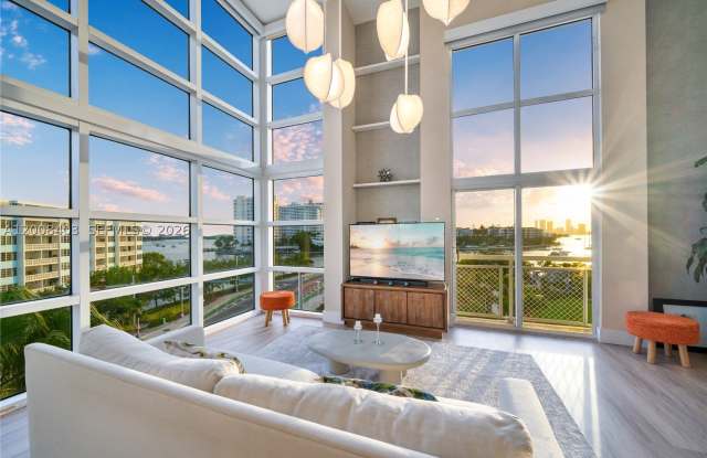 1701 Sunset Harbour Dr Gallery 2