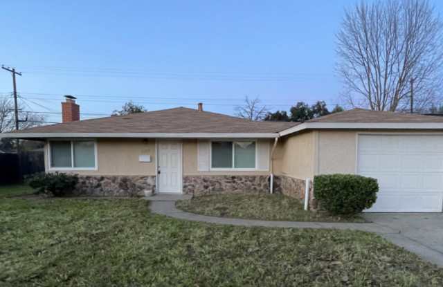 ADORABLE Arden Arcade 2/1 + Bonus Room! (Please reference entire ad for viewings) photos photos