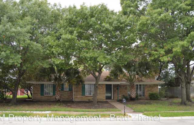 1906 Yorkstown Dr Gallery 2