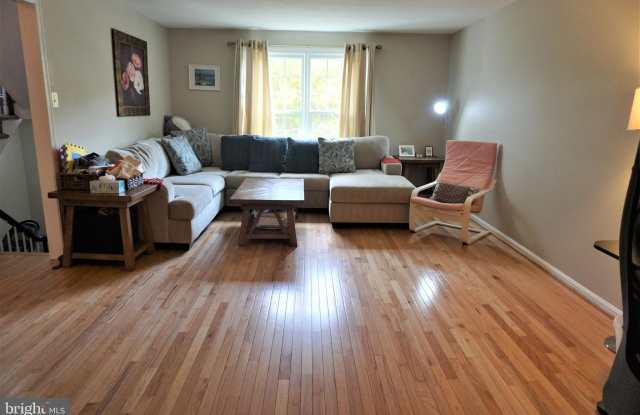 9306 ARLINGTON BOULEVARD Gallery 2