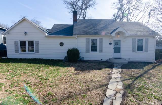 2222 30th Ave, S - 2222 30th Avenue South, Nashville, TN 37212