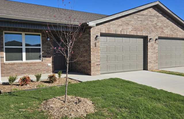 Nice Newer Duplexes Near XNA and Bentonville photos photos