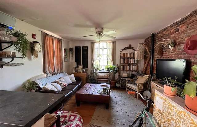 Spacious one bedroom unit in a great location in Brewerytown photos photos