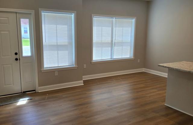 Charming 3 bed, 1.5 bath Gallery 4