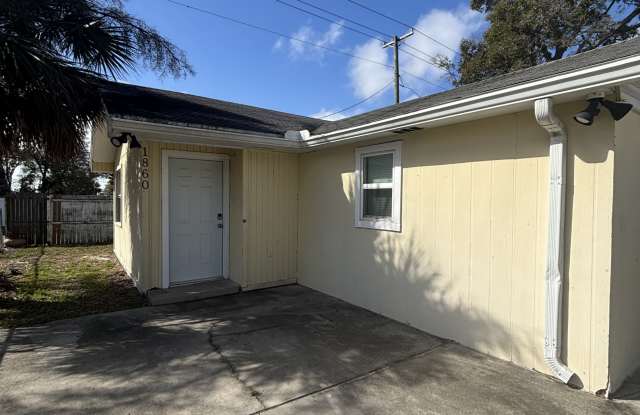 1860 Lynncrest Rd photos photos