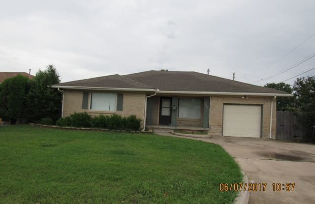2222 NW Cheyenne Ave - 2222 Northwest Cheyenne Avenue, Lawton, OK 73505