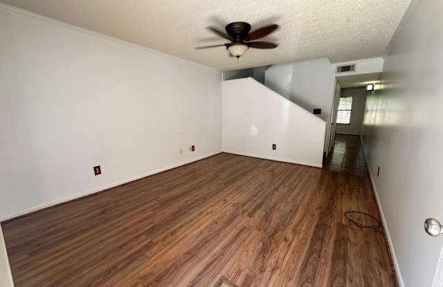 310 Ella St photos photos