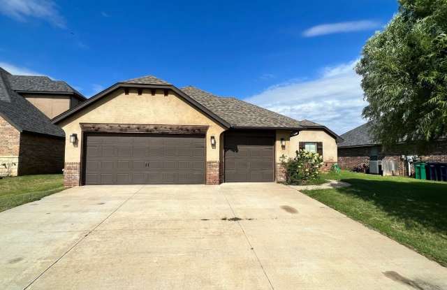 Beautiful Home in Mustang School District Gallery 1
