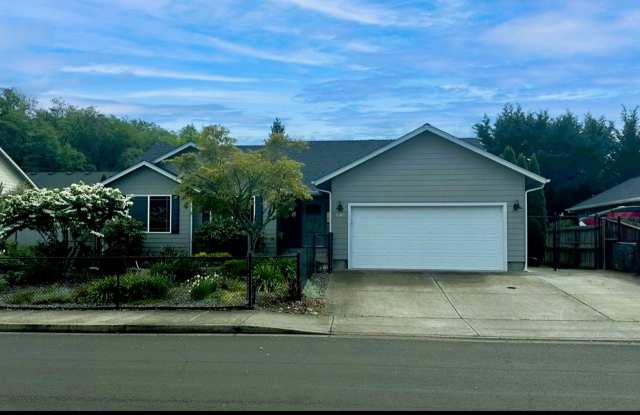 Eastwood 3 bedroom 2 bath home Gallery 1