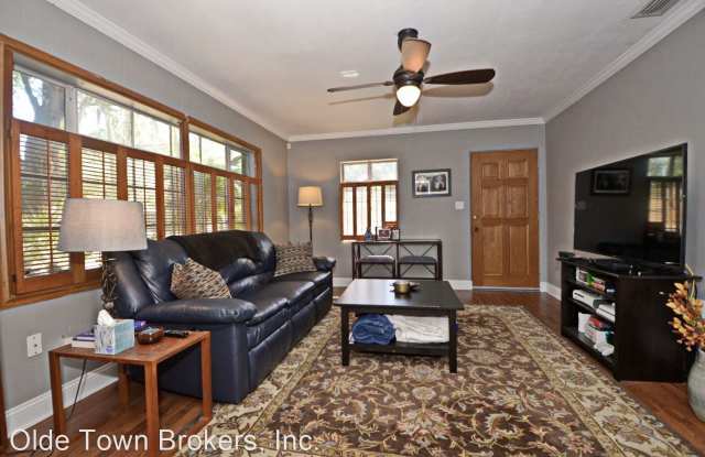 1928 S Ferncreek Ave. Gallery 3