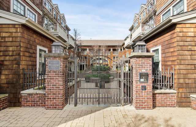 Elegant Two-Story Residence at The Woodmark, Downtown Palo Alto Gallery 3